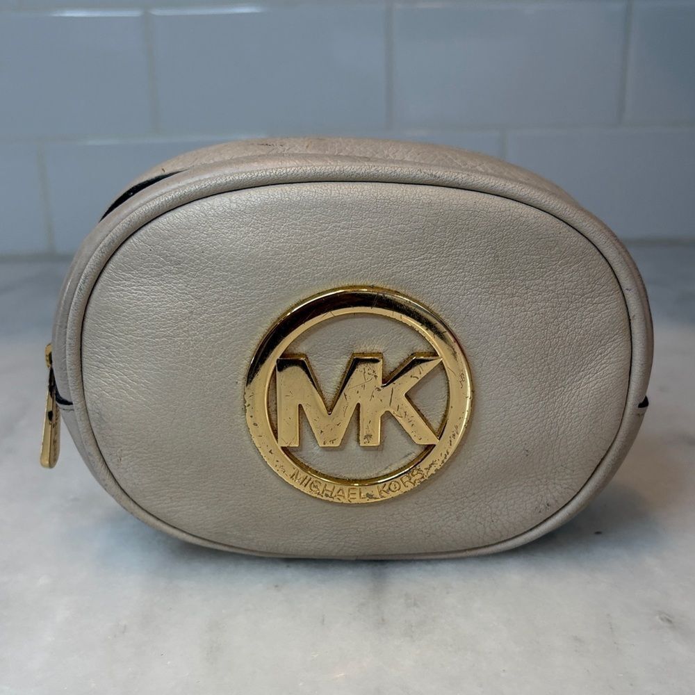 Michael Kors Bag Oval Pebbled Leather Cosmetic Case Pouch Clutch